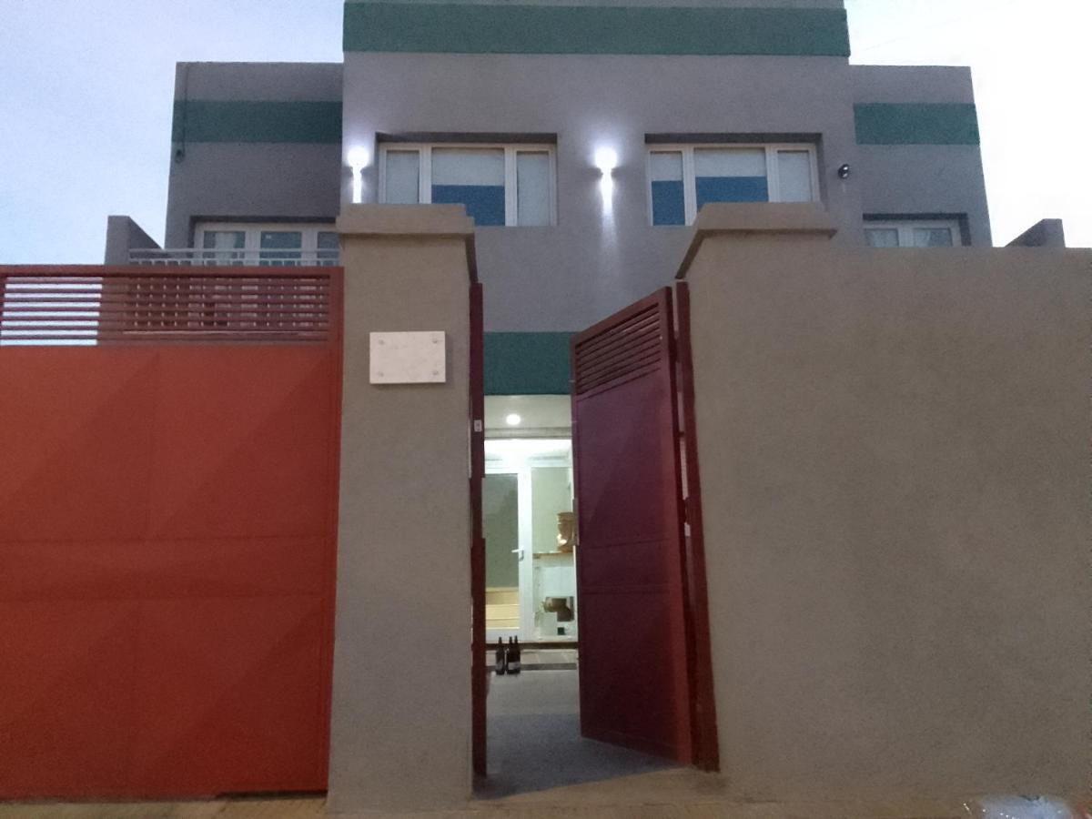 شقة Departamentos R Y R Azcuenaga تانديل المظهر الخارجي الصورة